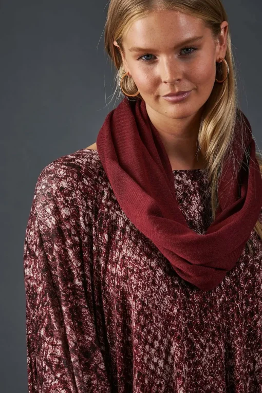 Eb & Ive Astor Snood in Deep Mulberry